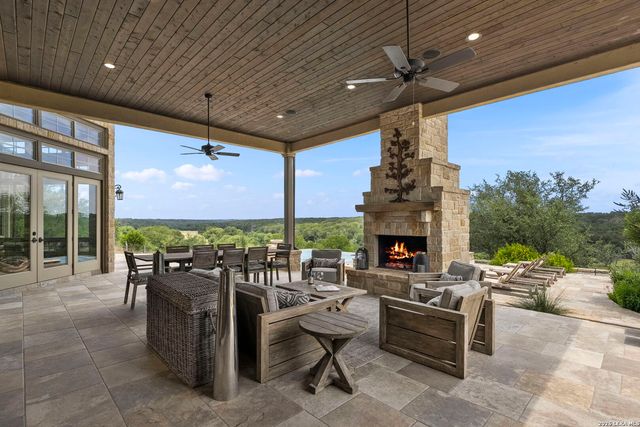 185 River Crossing, Boerne, TX 78006