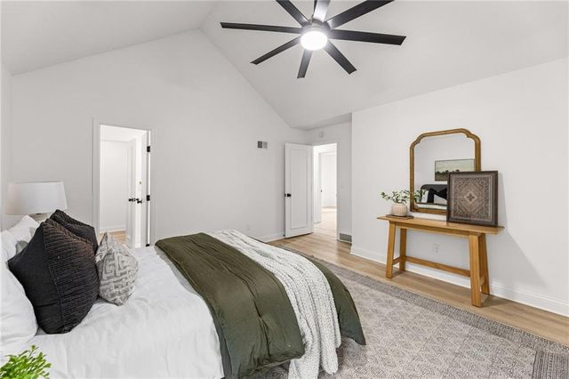 8300 Grant Avenue, Overland Park, KS 66212