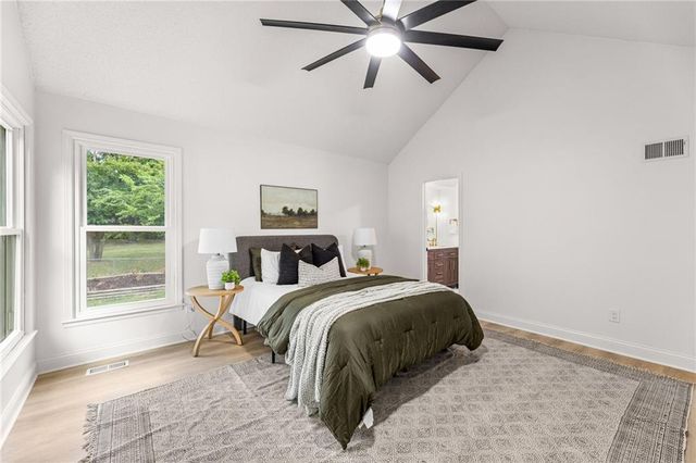 8300 Grant Avenue, Overland Park, KS 66212