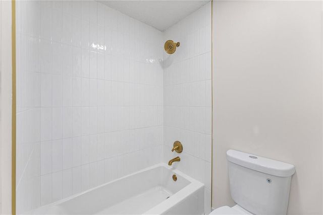 8300 Grant Avenue, Overland Park, KS 66212