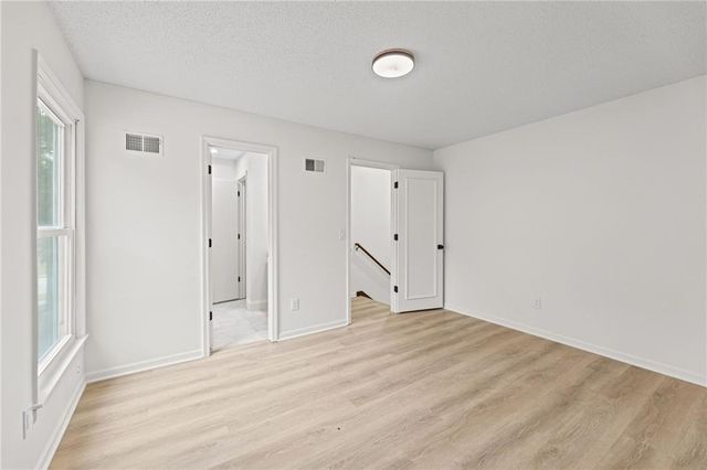 8300 Grant Avenue, Overland Park, KS 66212