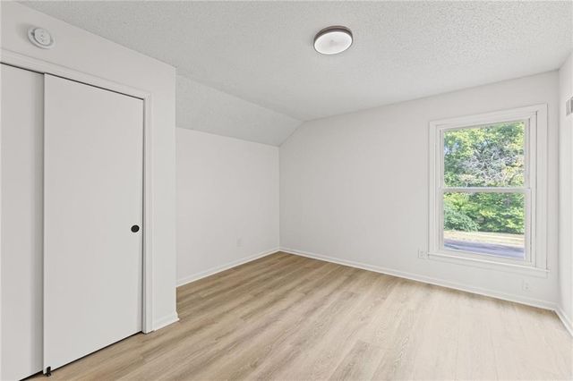 8300 Grant Avenue, Overland Park, KS 66212