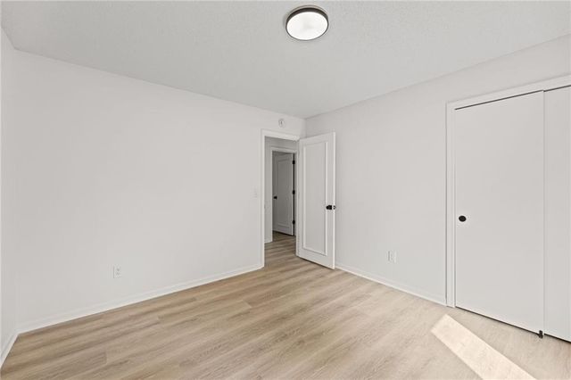 8300 Grant Avenue, Overland Park, KS 66212