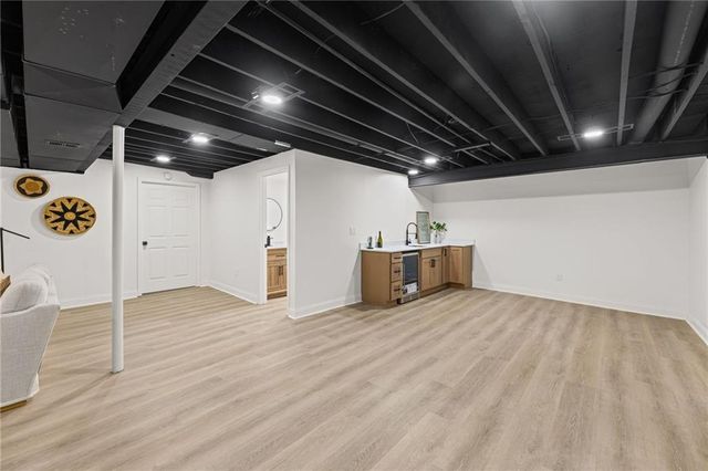 8300 Grant Avenue, Overland Park, KS 66212