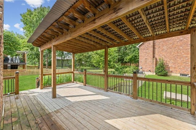 8300 Grant Avenue, Overland Park, KS 66212