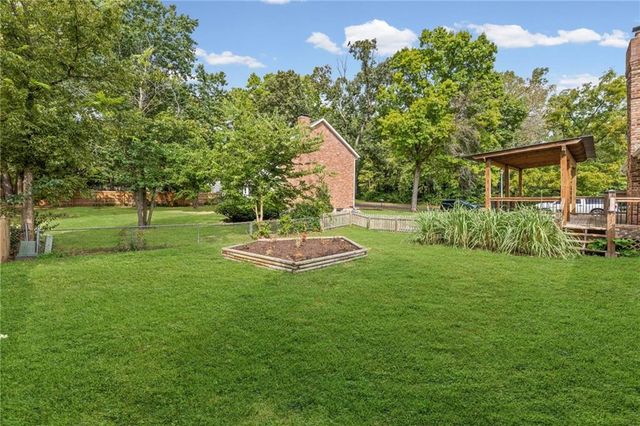 8300 Grant Avenue, Overland Park, KS 66212
