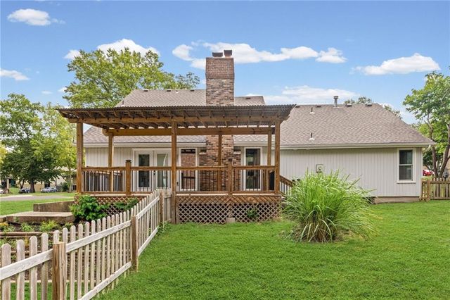 8300 Grant Avenue, Overland Park, KS 66212