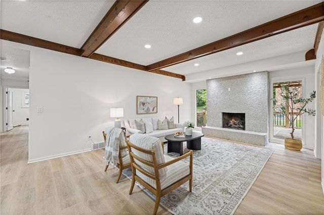 8300 Grant Avenue, Overland Park, KS 66212