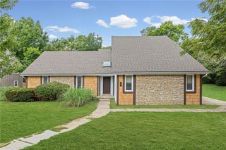 8300 Grant Avenue, Overland Park, KS 66212