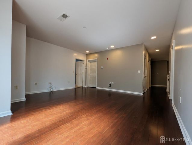 368 Rector Street 419, Perth Amboy, NJ 08861