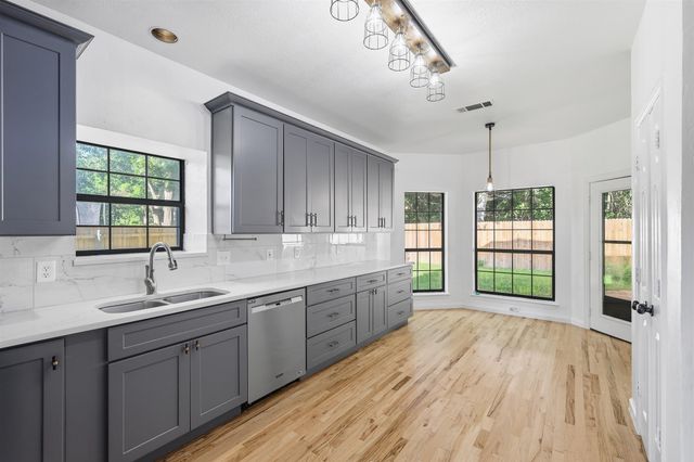 2422 Black Spruce Court, Arlington, TX 76001