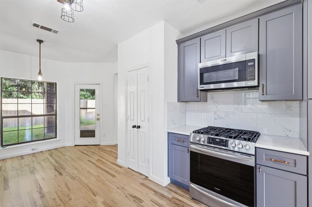2422 Black Spruce Court, Arlington, TX 76001