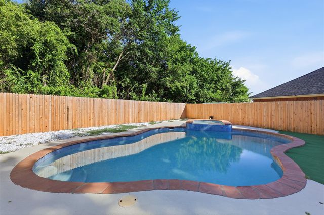 2422 Black Spruce Court, Arlington, TX 76001