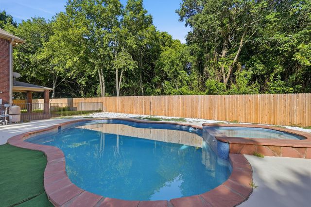2422 Black Spruce Court, Arlington, TX 76001