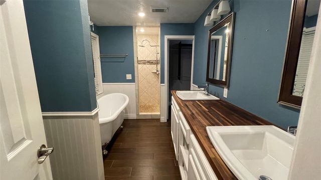 3500 Barbers Hill Road, Highlands, TX 77562