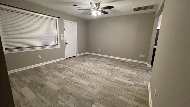 3500 Barbers Hill Road, Highlands, TX 77562