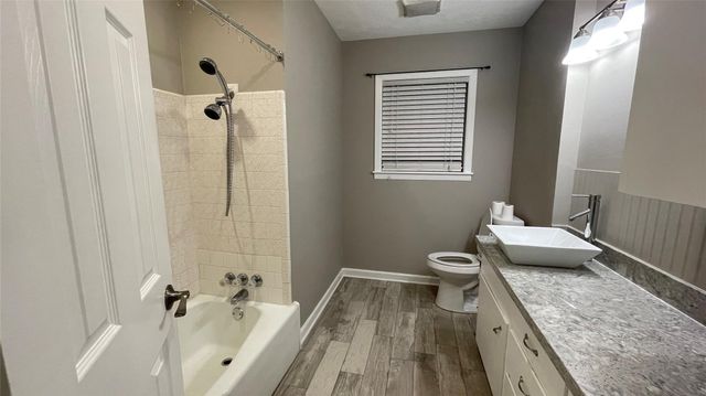 3500 Barbers Hill Road, Highlands, TX 77562