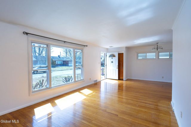 26 Link Street, Albany, NY 12208