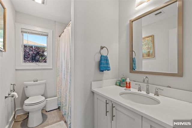 1627 John Street A, Fort Lee, NJ 07024