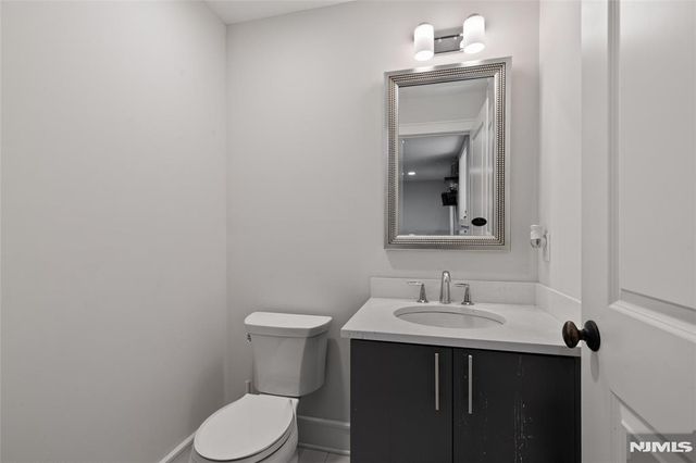 1627 John Street A, Fort Lee, NJ 07024