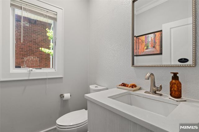 1627 John Street A, Fort Lee, NJ 07024