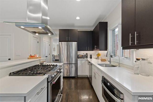 1627 John Street A, Fort Lee, NJ 07024