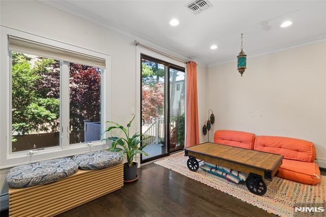 1627 John Street A, Fort Lee, NJ 07024