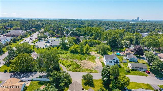 6 Wedgewood Drive, Colonie, NY 12211