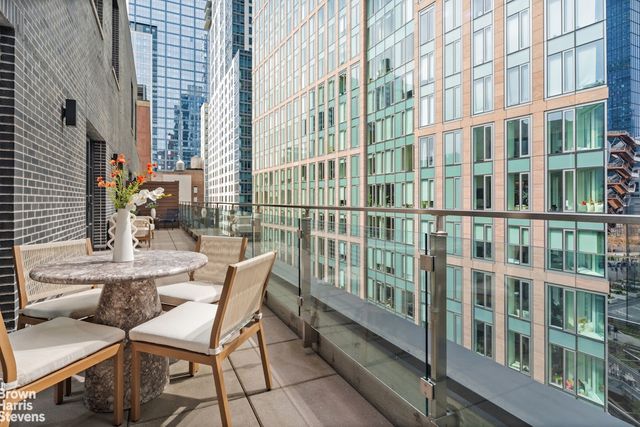 517 W 29TH Street PH, New York City, NY 10001