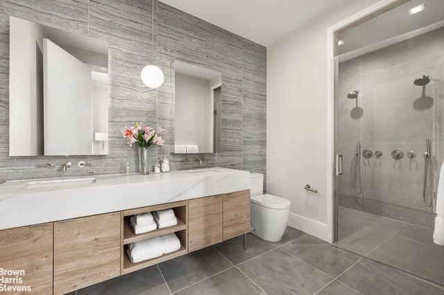 517 W 29TH Street PH, New York City, NY 10001