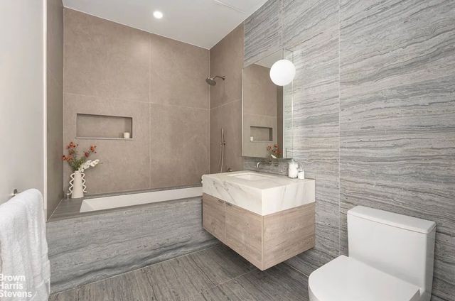 517 W 29TH Street PH, New York City, NY 10001