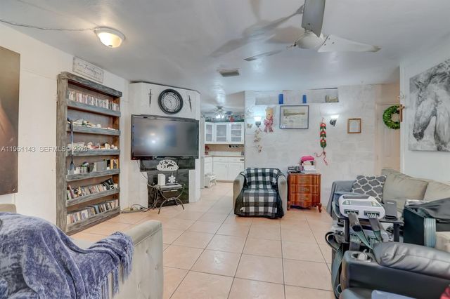 2200 SW 42nd Way, Fort Lauderdale, FL 33317