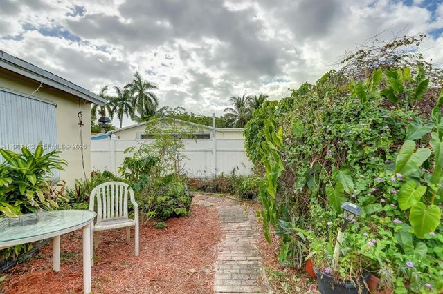 2200 SW 42nd Way, Fort Lauderdale, FL 33317