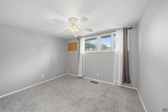 1400 SW Croix ST, Topeka, KS 66611