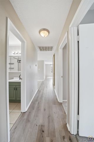 1400 SW Croix ST, Topeka, KS 66611