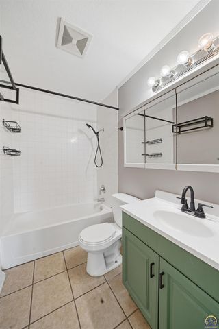 1400 SW Croix ST, Topeka, KS 66611