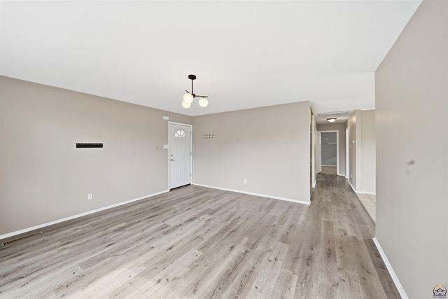 1400 SW Croix ST, Topeka, KS 66611
