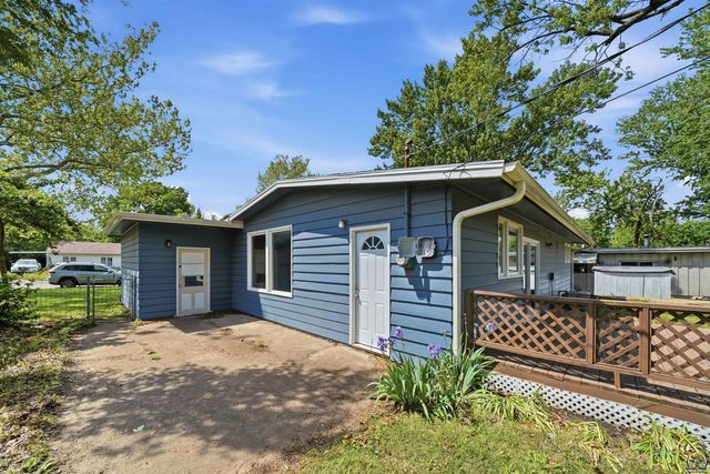 1400 SW Croix ST, Topeka, KS 66611