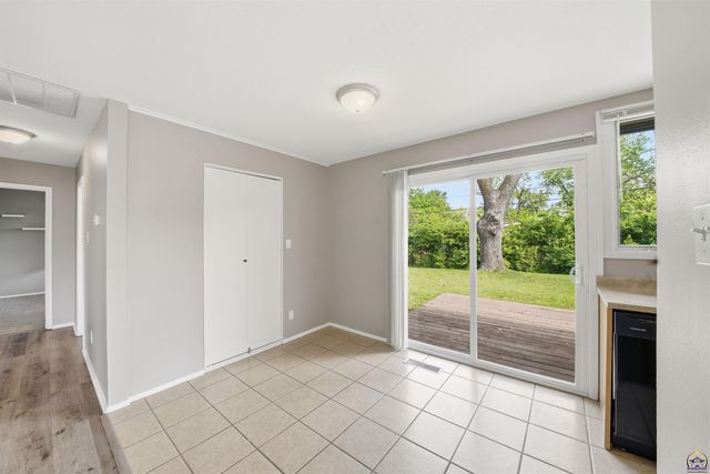 1400 SW Croix ST, Topeka, KS 66611