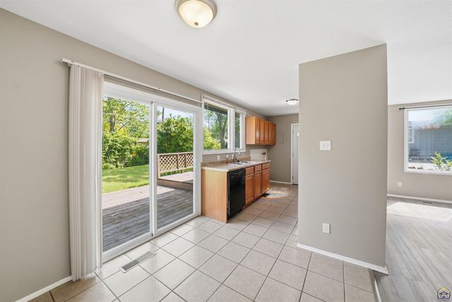 1400 SW Croix ST, Topeka, KS 66611