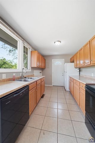 1400 SW Croix ST, Topeka, KS 66611