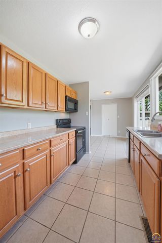 1400 SW Croix ST, Topeka, KS 66611