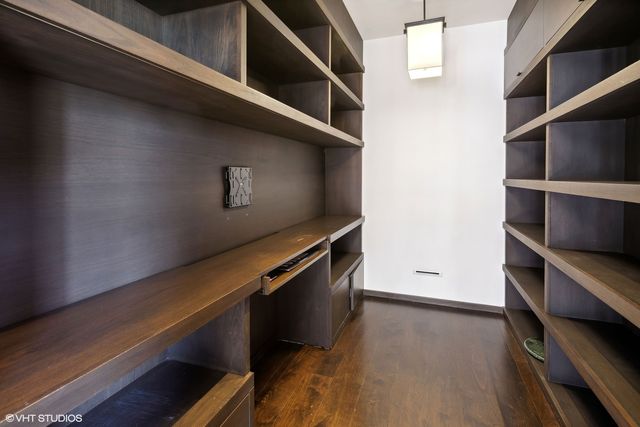 3400 N Lake Shore Drive 9C, Chicago, IL 60657