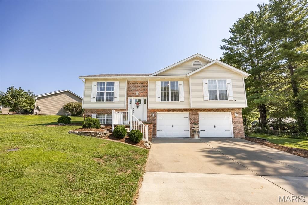 78 Englewood Drive, Glen Carbon, IL 62034