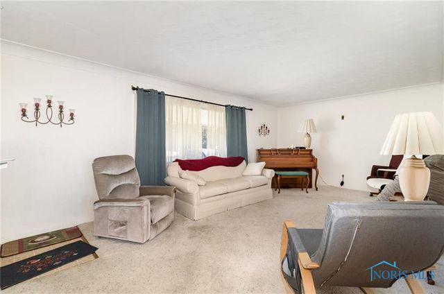 1301 Cass Road, Maumee, OH 43537