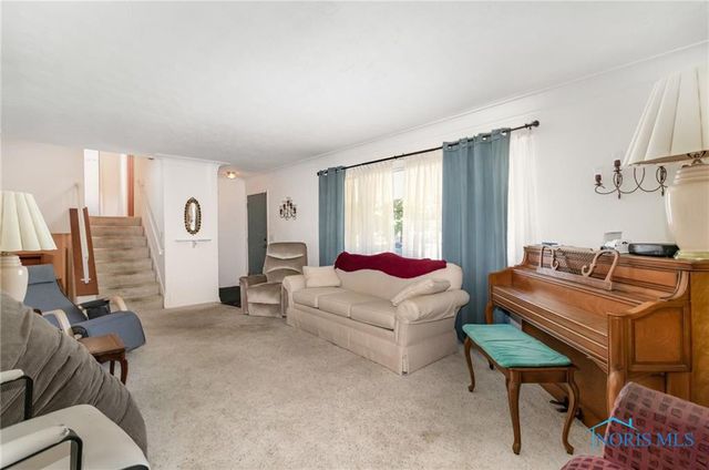 1301 Cass Road, Maumee, OH 43537