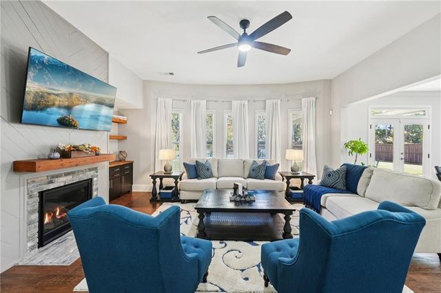 826 Omaha Place, Kennesaw, GA 30152