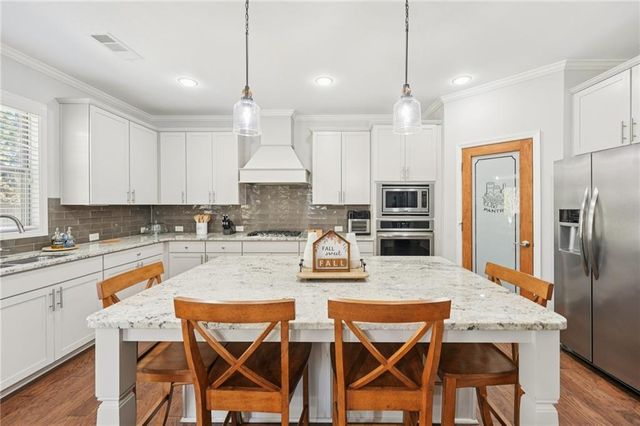 826 Omaha Place, Kennesaw, GA 30152