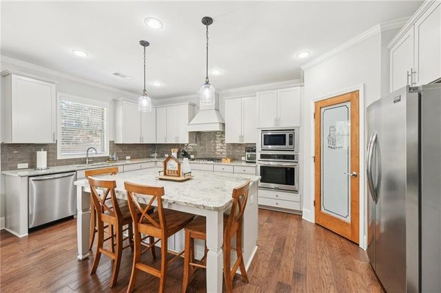 826 Omaha Place, Kennesaw, GA 30152