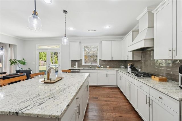 826 Omaha Place, Kennesaw, GA 30152